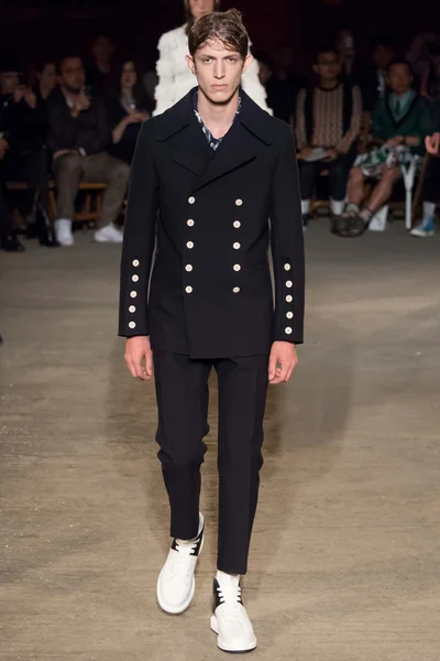 Look 11